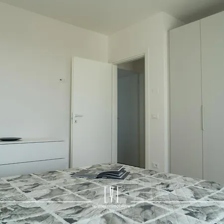 Skylux Apartment *